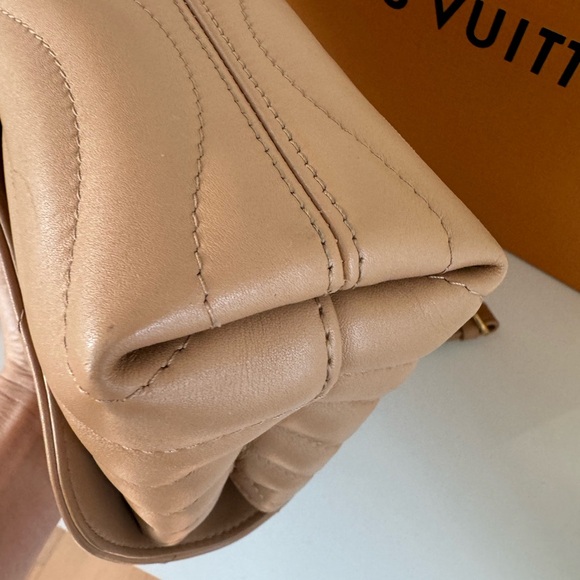 Louis Vuitton new wave chain MM 2022 | tan | like new condition | 100% authentic - Picture 7 of 15